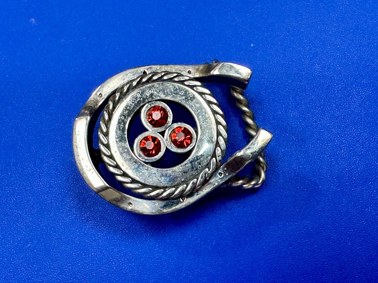 artisan circle pattern rope centerpiece red dots horseshoe shaped belt buckle