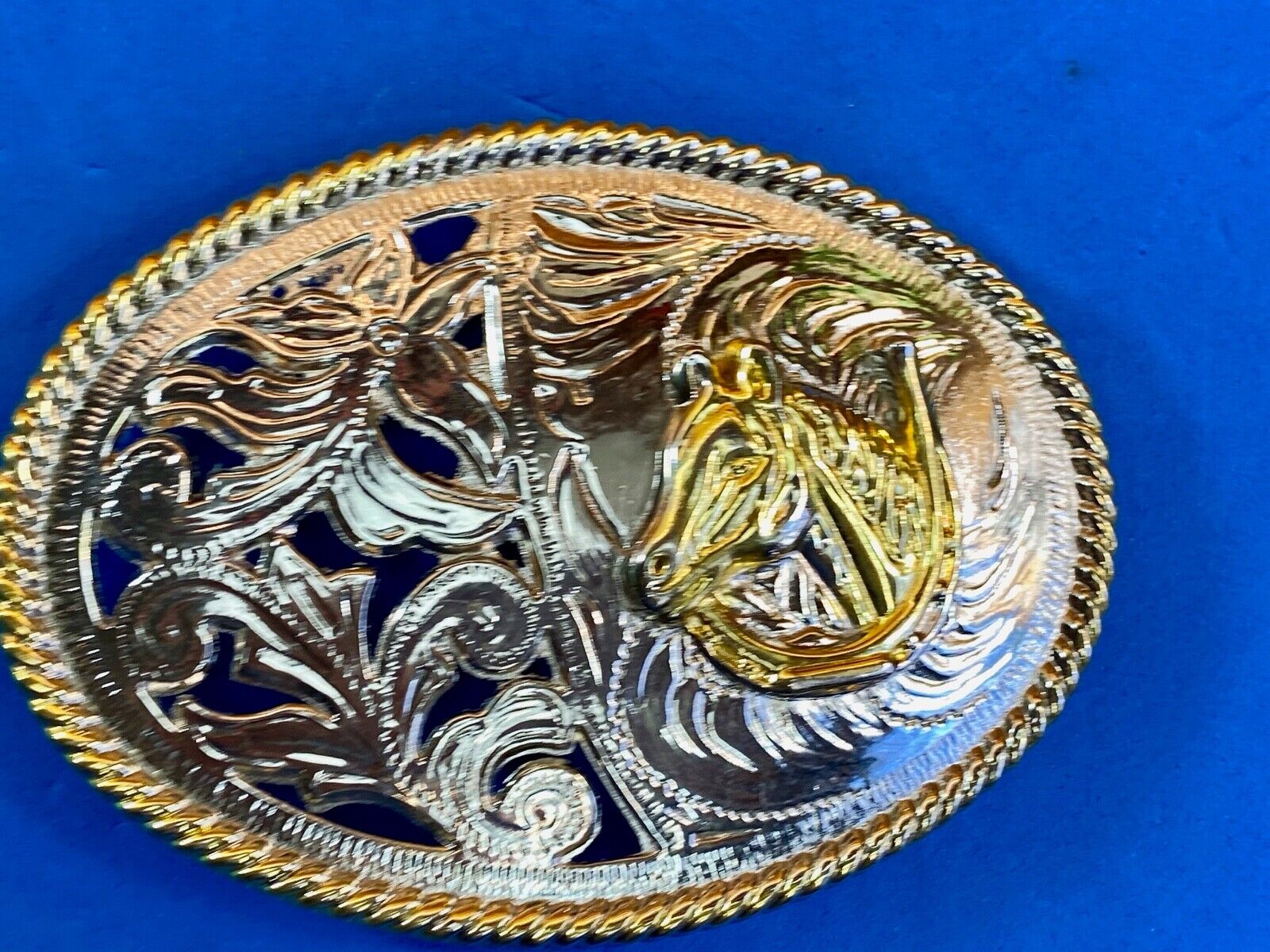 B22 See Through Two Tone Belt Buckle Featuring Horse Bust Head Flower Swirl 