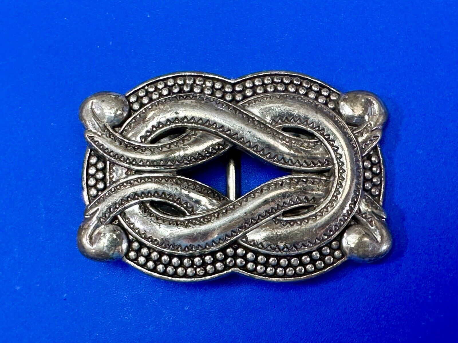 Vintage knot pattern see through silver tone belt buckle