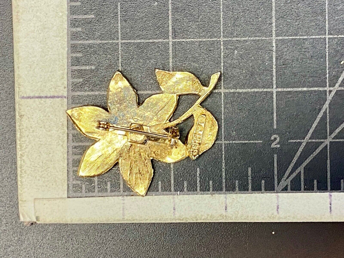 Vintage Gerry's Textured figural Flower Brooch Pin Goldtone Brooch