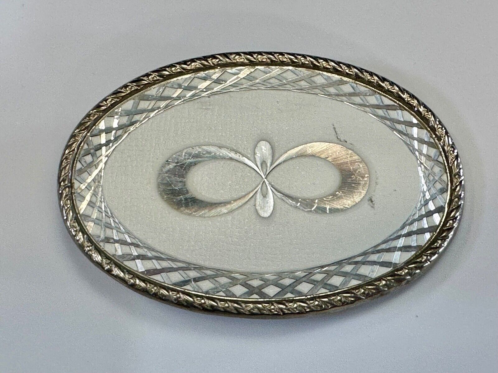 Vintage etched figure 8 pattern oval silver tone belt buckle