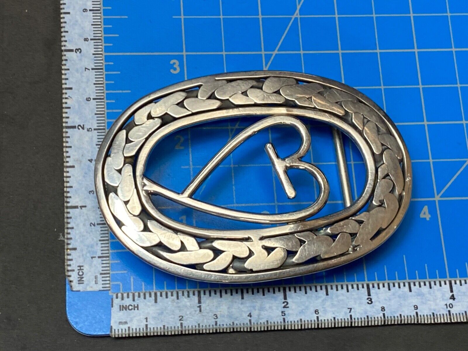 Artisan Beautiful Heart inside of open oval flower Art belt buckle