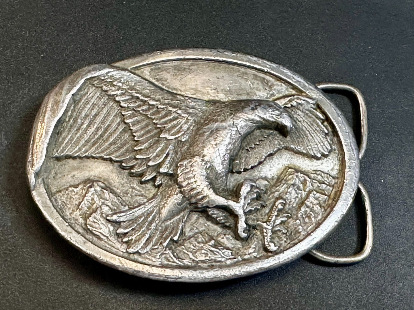 American Bald Eagle Attacking Flying Hunting Vintage 1984 Bergamot Belt Buckle
