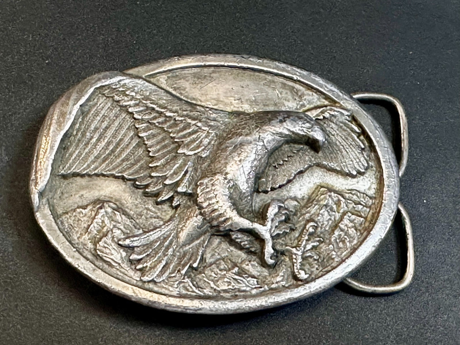 American Bald Eagle Attacking Flying Hunting Vintage 1984 Bergamot Belt Buckle