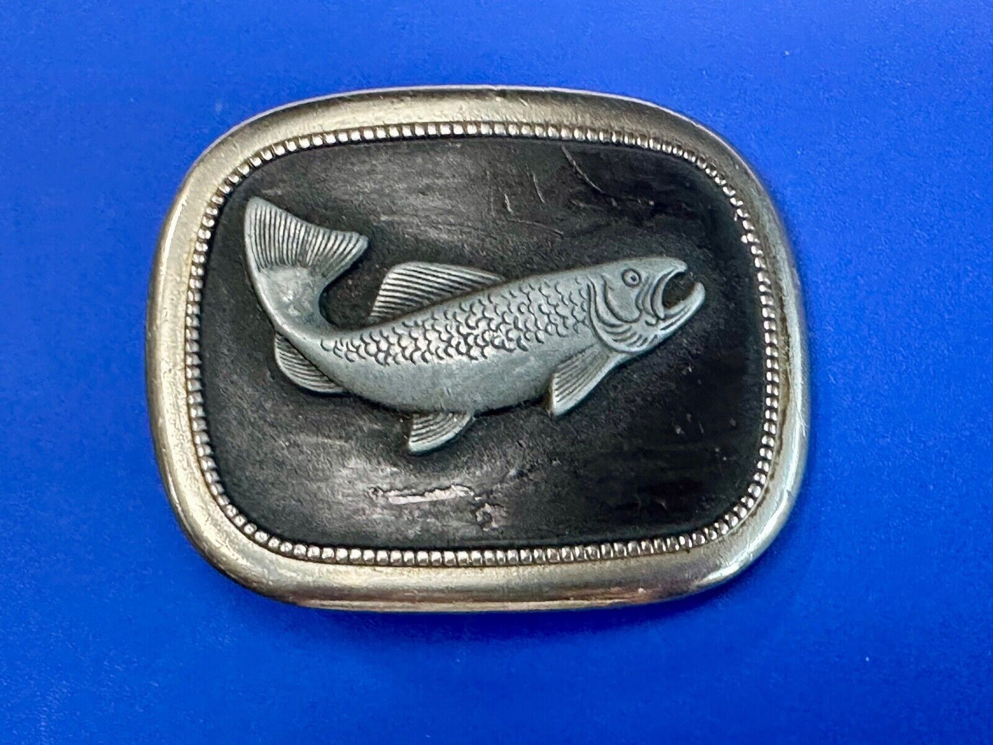 Vintage Curved Fish jumping to lure bait fishing belt buckle - perfect gift!