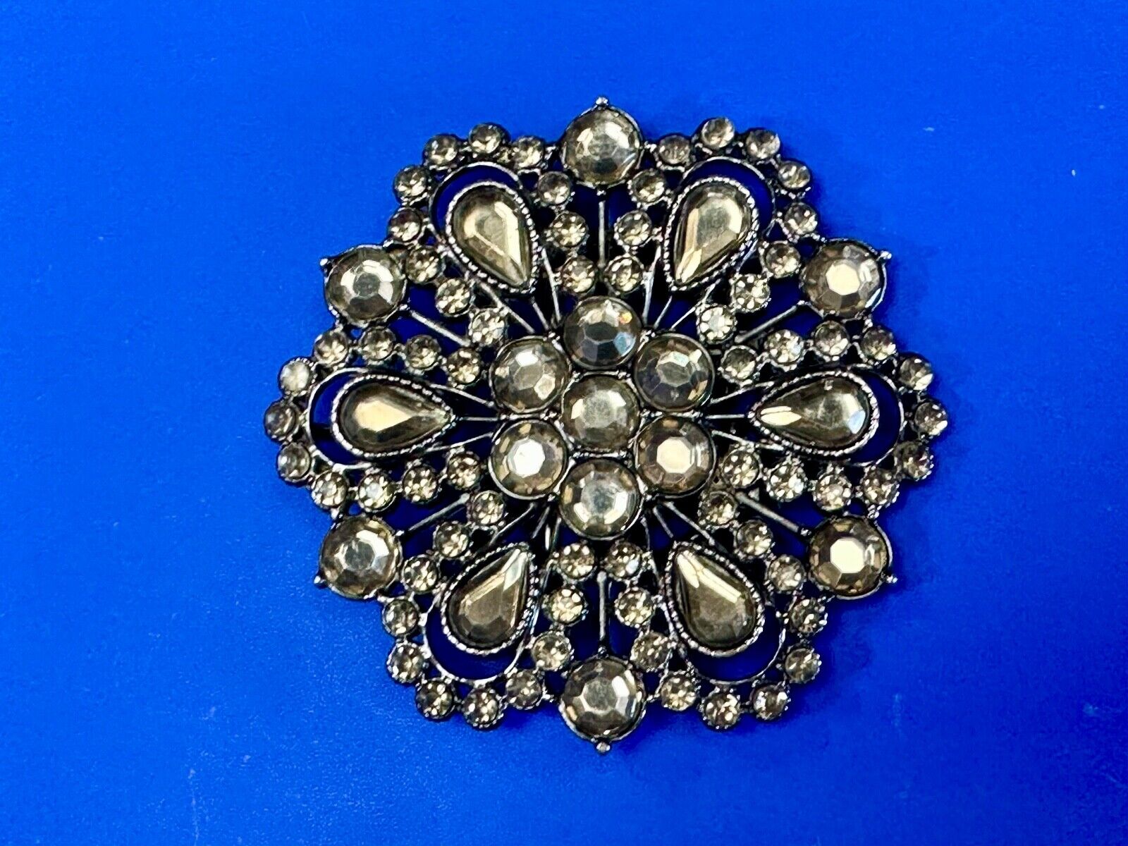 Vintage flowers star burst - multiple rhinestone's covering  belt buckle
