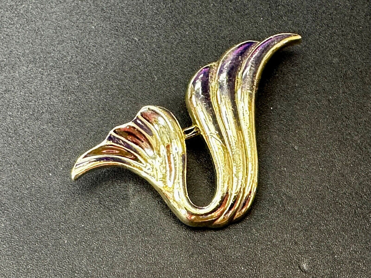 Abstract Swirl Gold Tone Vintage Brooch Pin Signed AJC