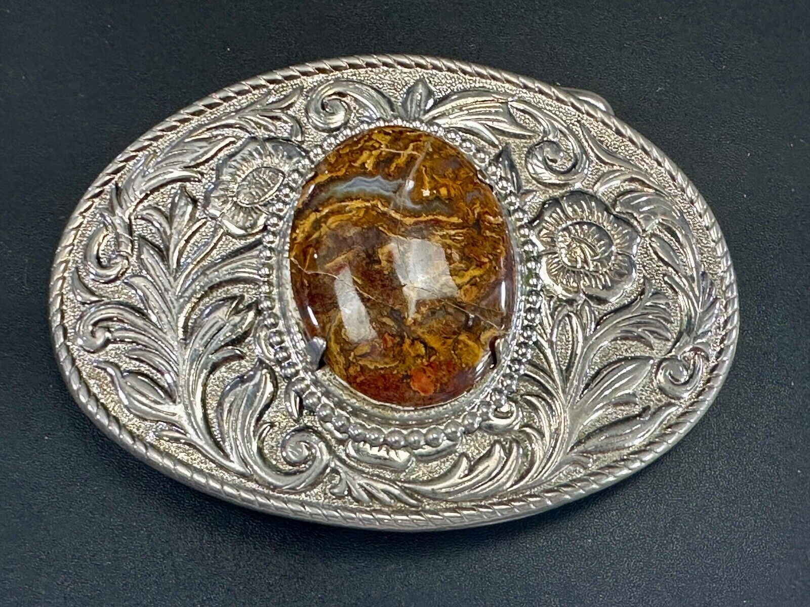 Beautiful cabochon cab stone centerpiece on western silver tone belt buckle