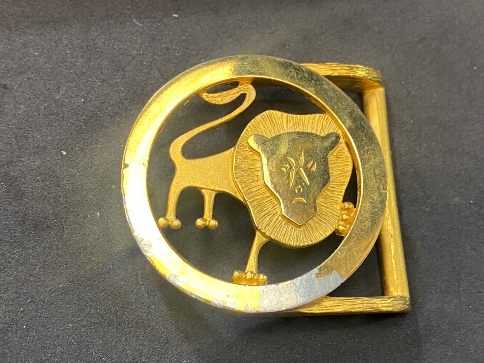 unique LION - Huge Mane and face  in see through gold tone round belt buckle