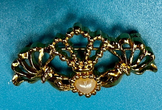 Vintage Avon Gold Tone Claddagh Faux Pearl Heart Hands Crown Pin Brooch