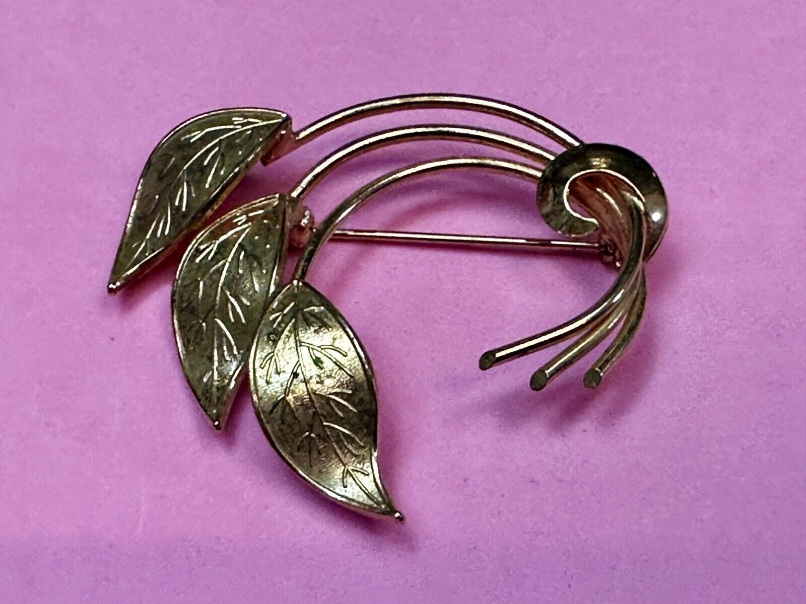 Three Curved Leaf with Tied Stem 2" Gold Tone Brooch Pin Signed by Coro