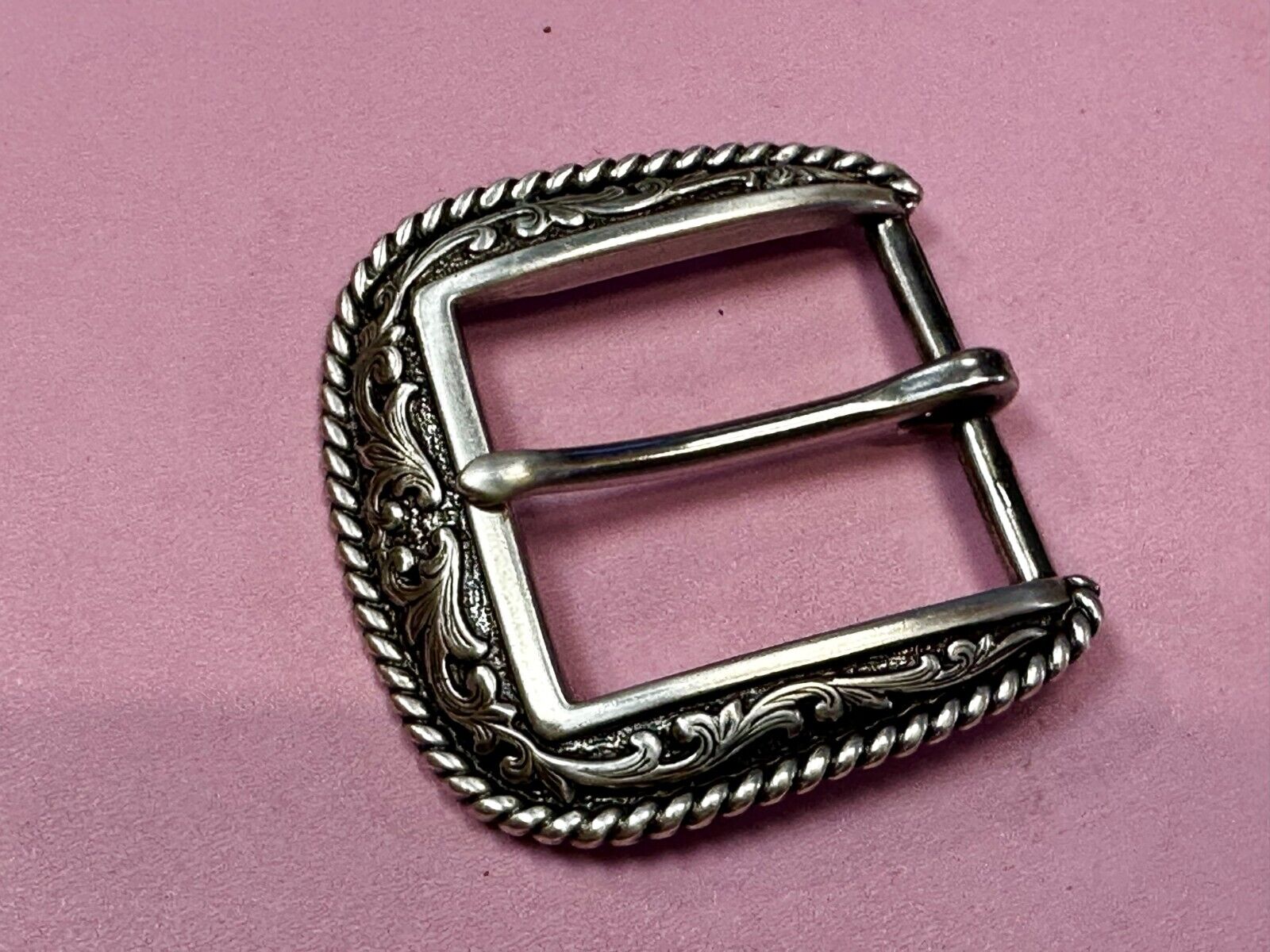 Ariat 2007 Ranger Style Detailed Flower Swirl -  Rope Outlined Belt Buckle