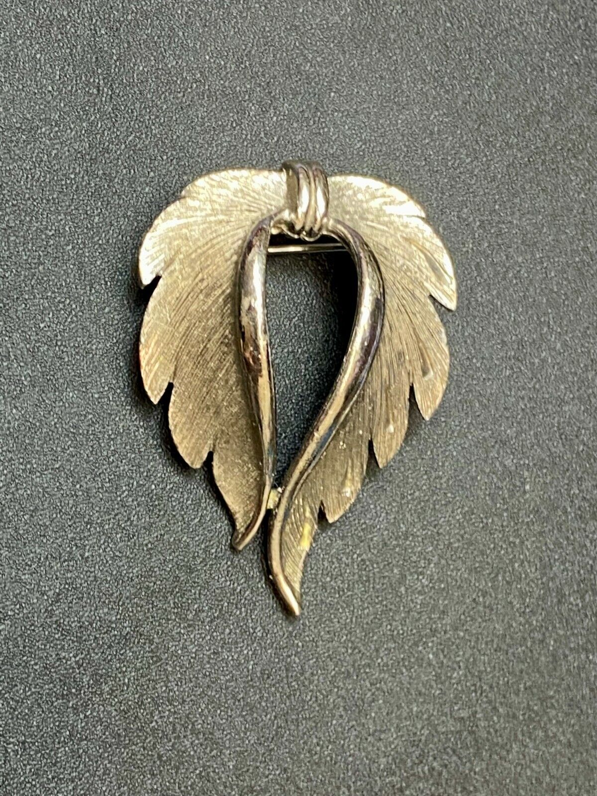 Vintage LEAF shaped silver tone JJ Jonette Brooch pin