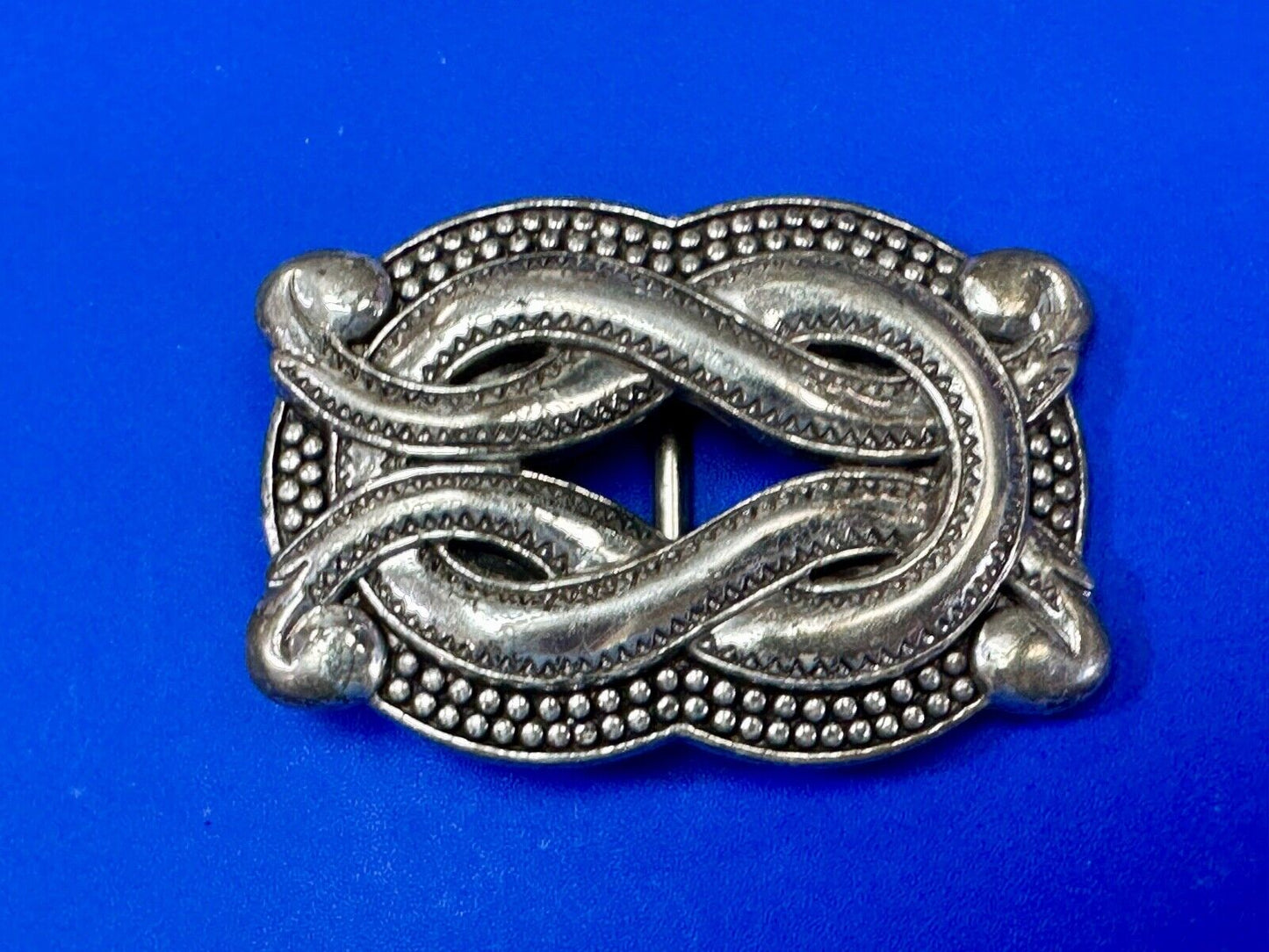 Vintage knot pattern see through silver tone belt buckle