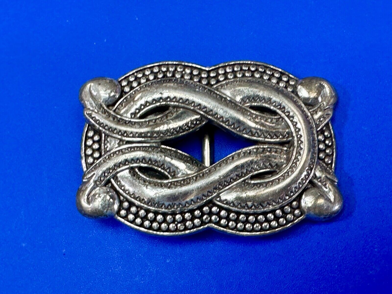 Vintage knot pattern see through silver tone belt buckle