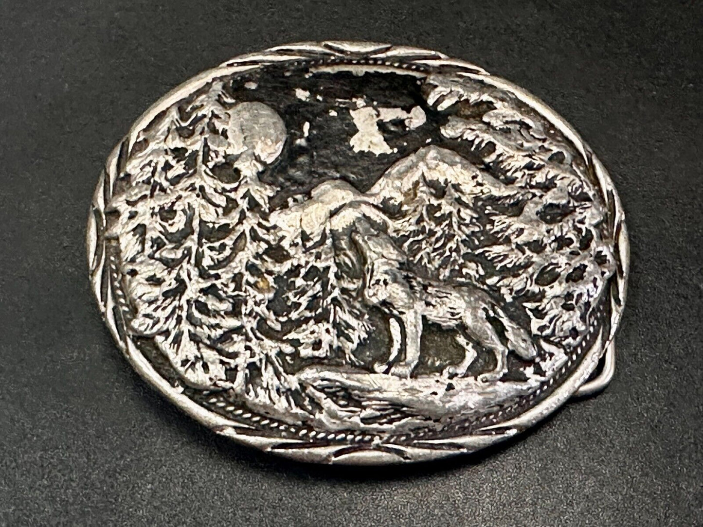 Alaska Wolf Howling at the Moon Vintage SSI Diamond Cut Belt Buckle Handmade USA