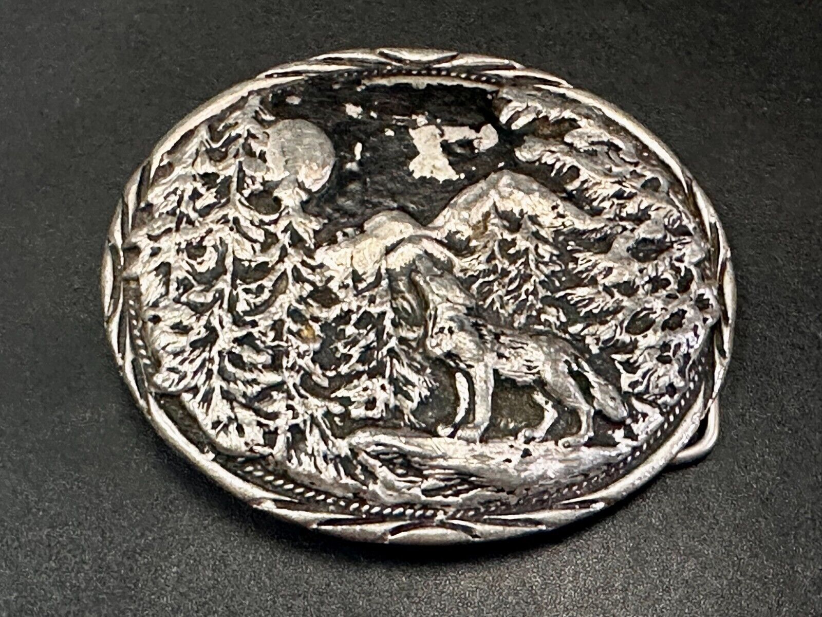 Alaska Wolf Howling at the Moon Vintage SSI Diamond Cut Belt Buckle Handmade USA