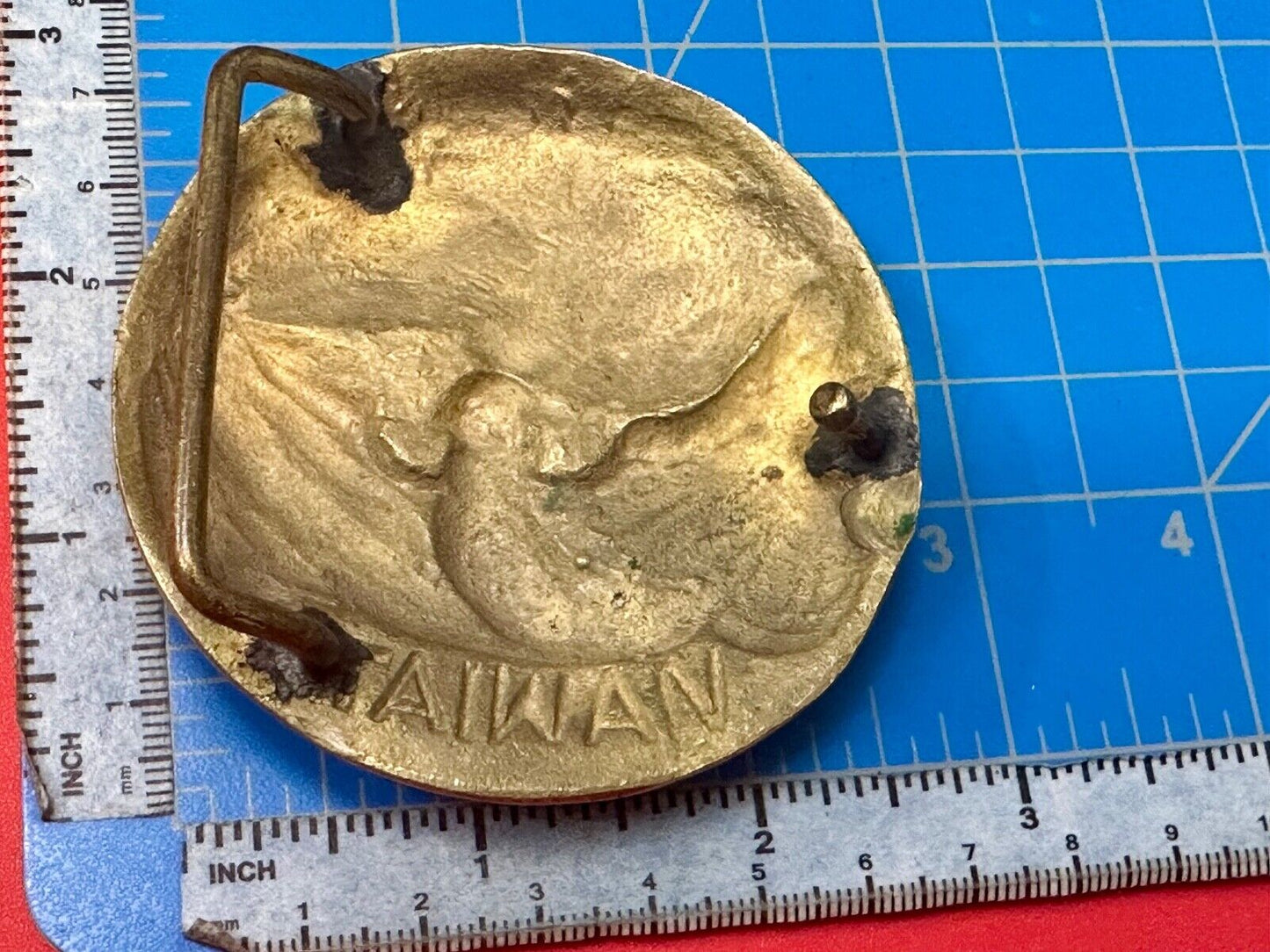 Vintage DOVE bird Hippy hobo style Taiwan round brass tone belt buckle