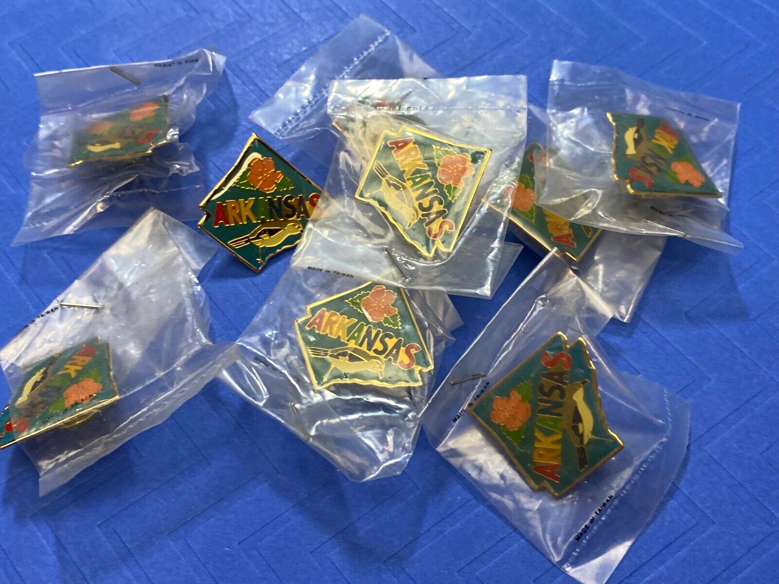 10 LOT Arkansas state flower bird pin - Wholesale Resale Pack