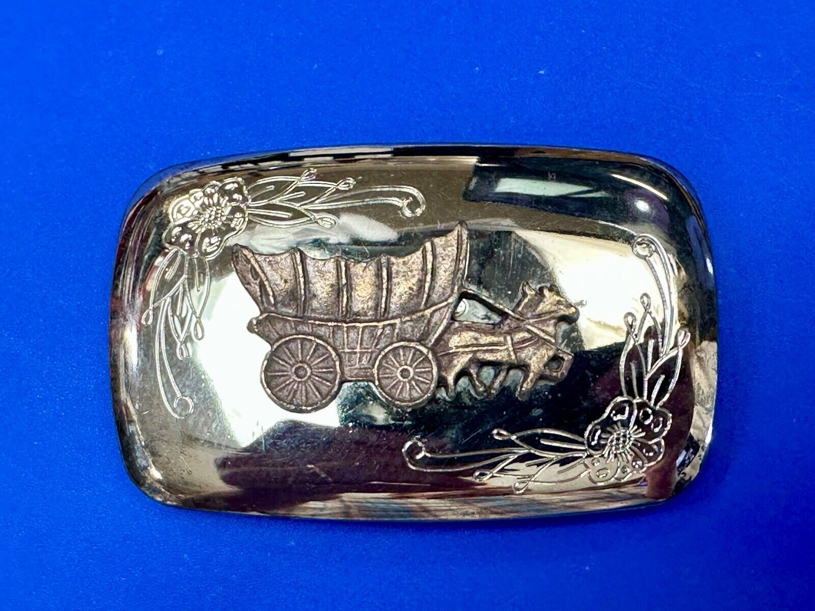 Vintage Horse Drawn Covered wagon on reflective western two tone belt buckle