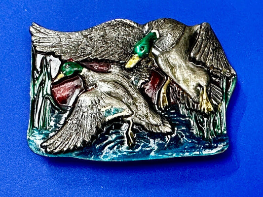 Vintage Ducks on pond nature scene Colorful Bergamot 1977 Belt Buckle  Z-144
