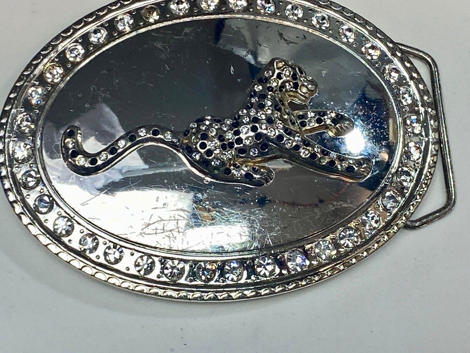 A big Tiger Cat running featured on western oval belt buckle 