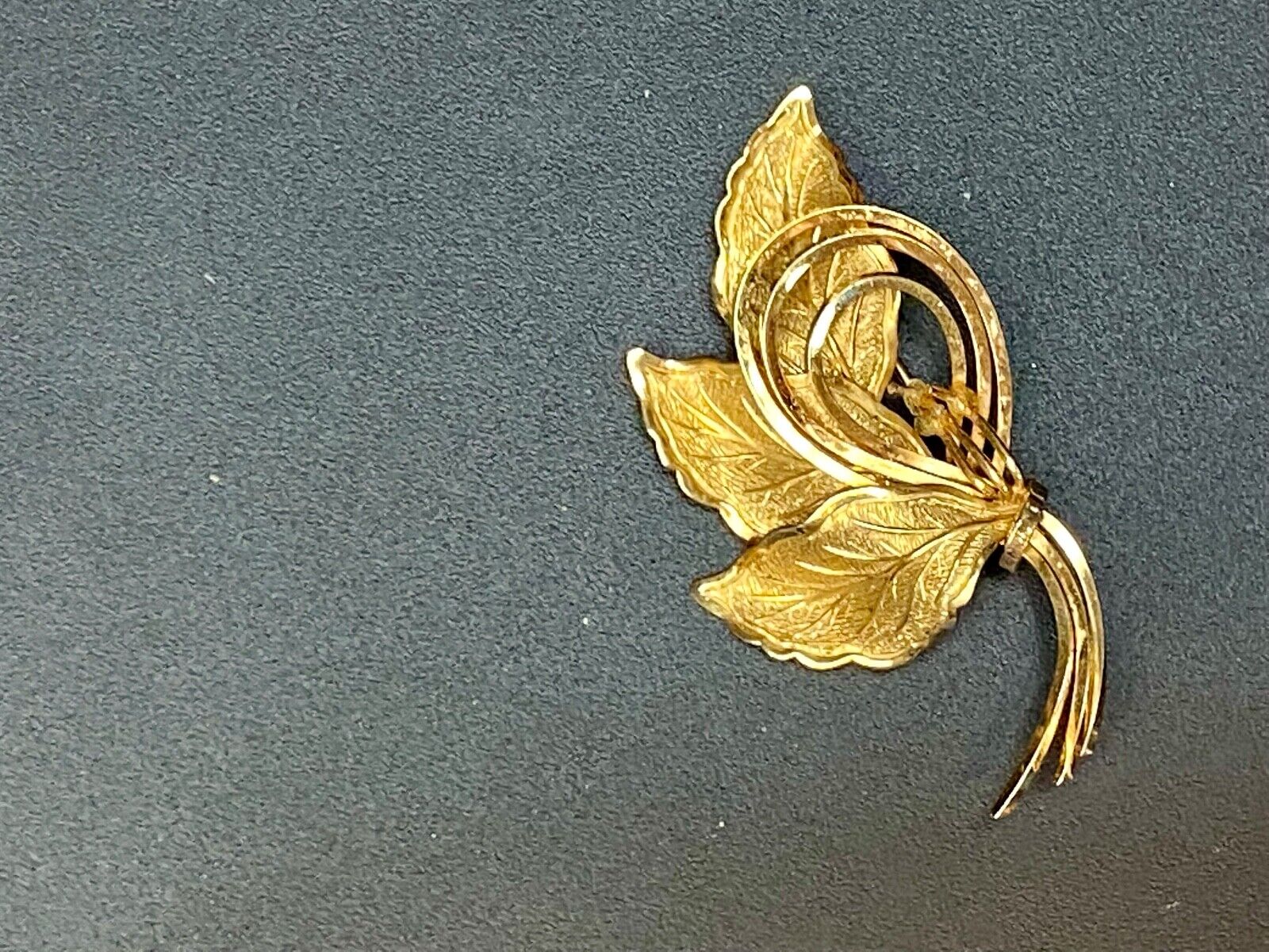Vintage Etched Three Leaf Jewelry Gold Tone Brooch Pin Signed Turin?