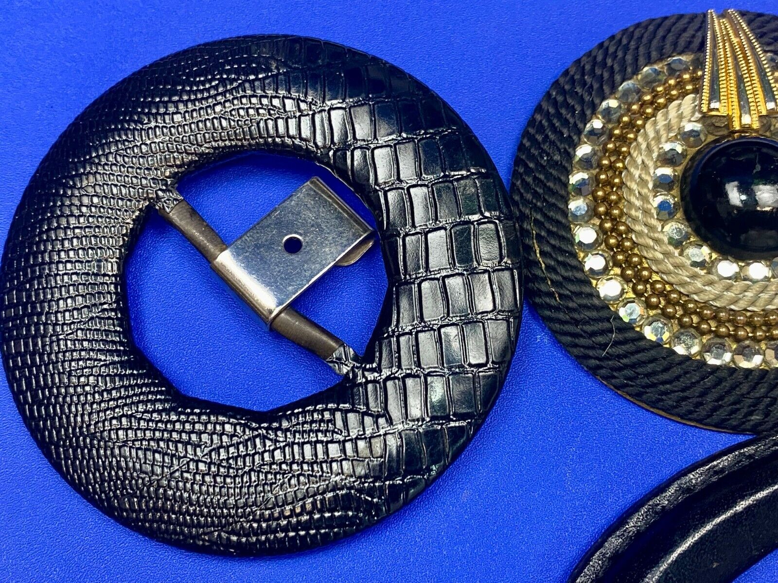 3 Pc Lot Of Black And Gold Tone Scarf Slides Belt Buckle Charmant