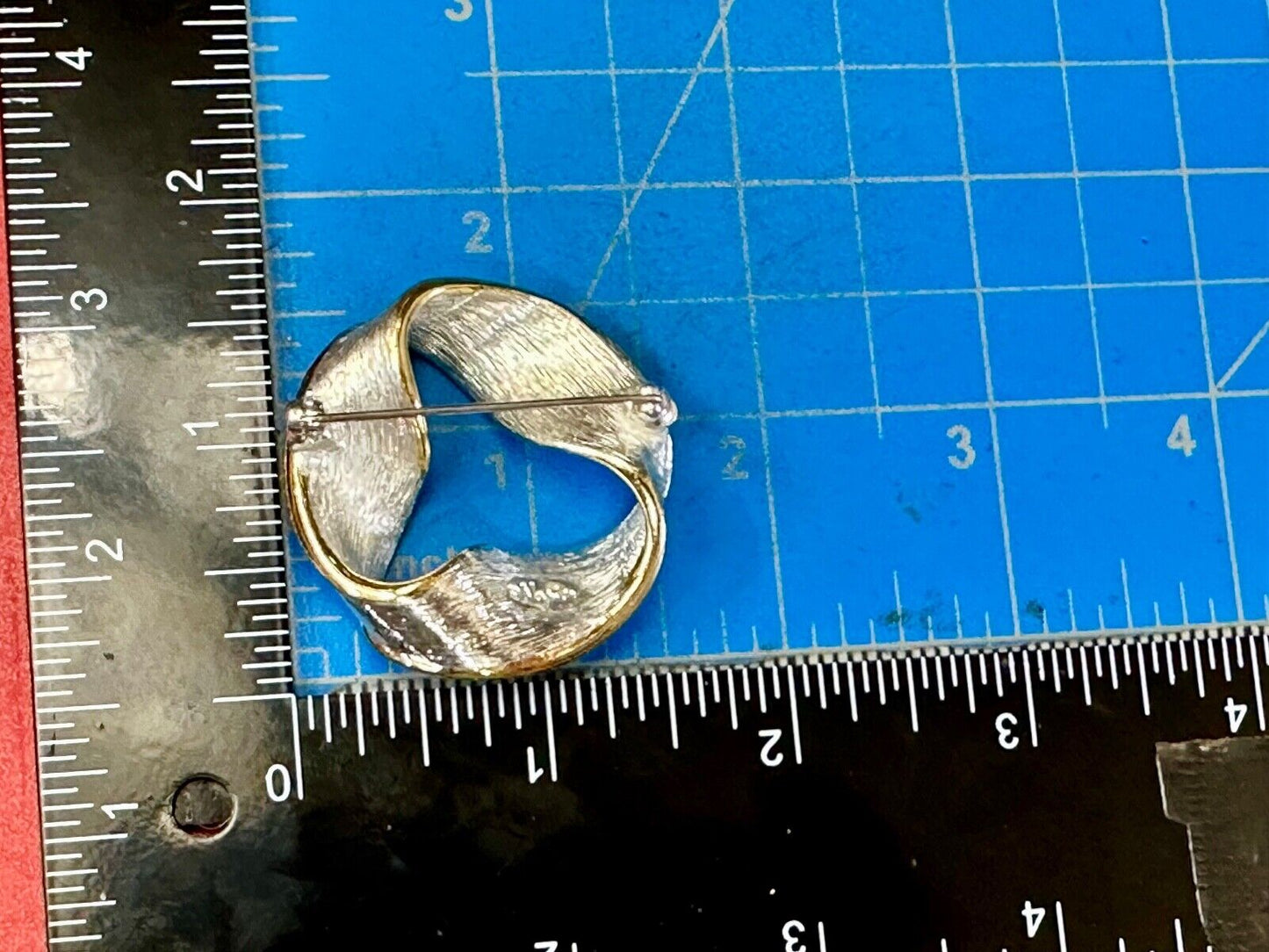 Twisted circle pattern Napier signed vintage two tone brooch pin