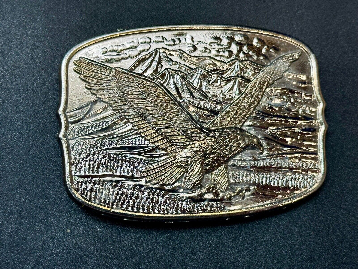 Patriotic American Eagle Hunting Diving Flying Vintage belt buckle