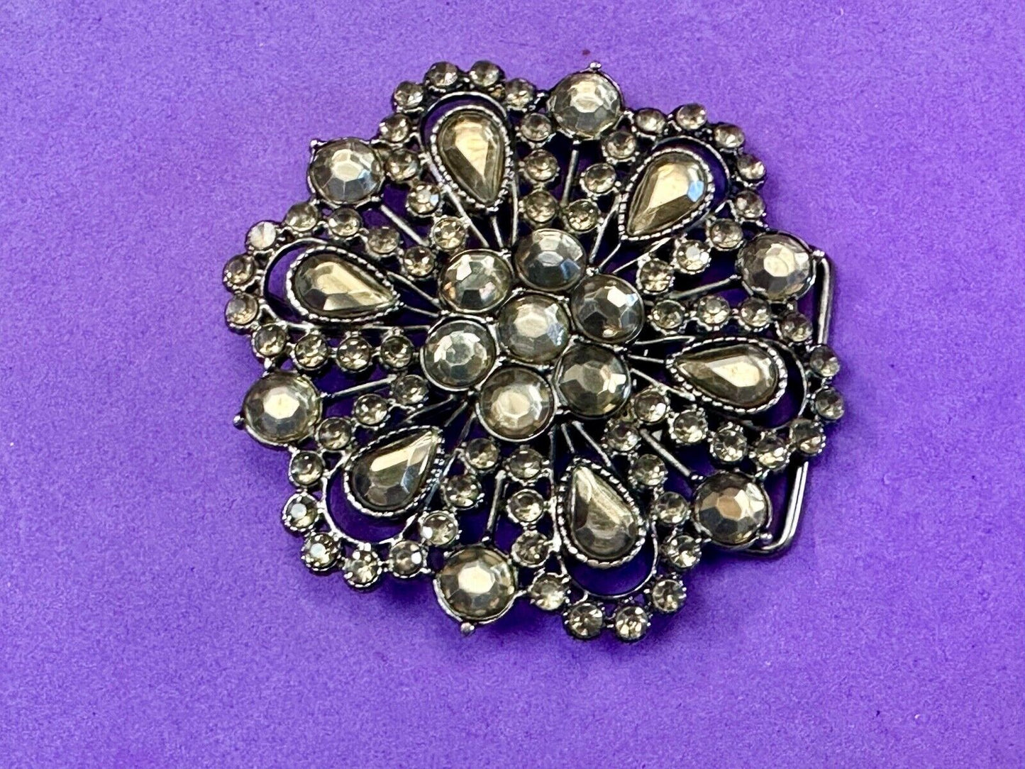 Vintage flowers star burst - multiple rhinestone's covering  belt buckle