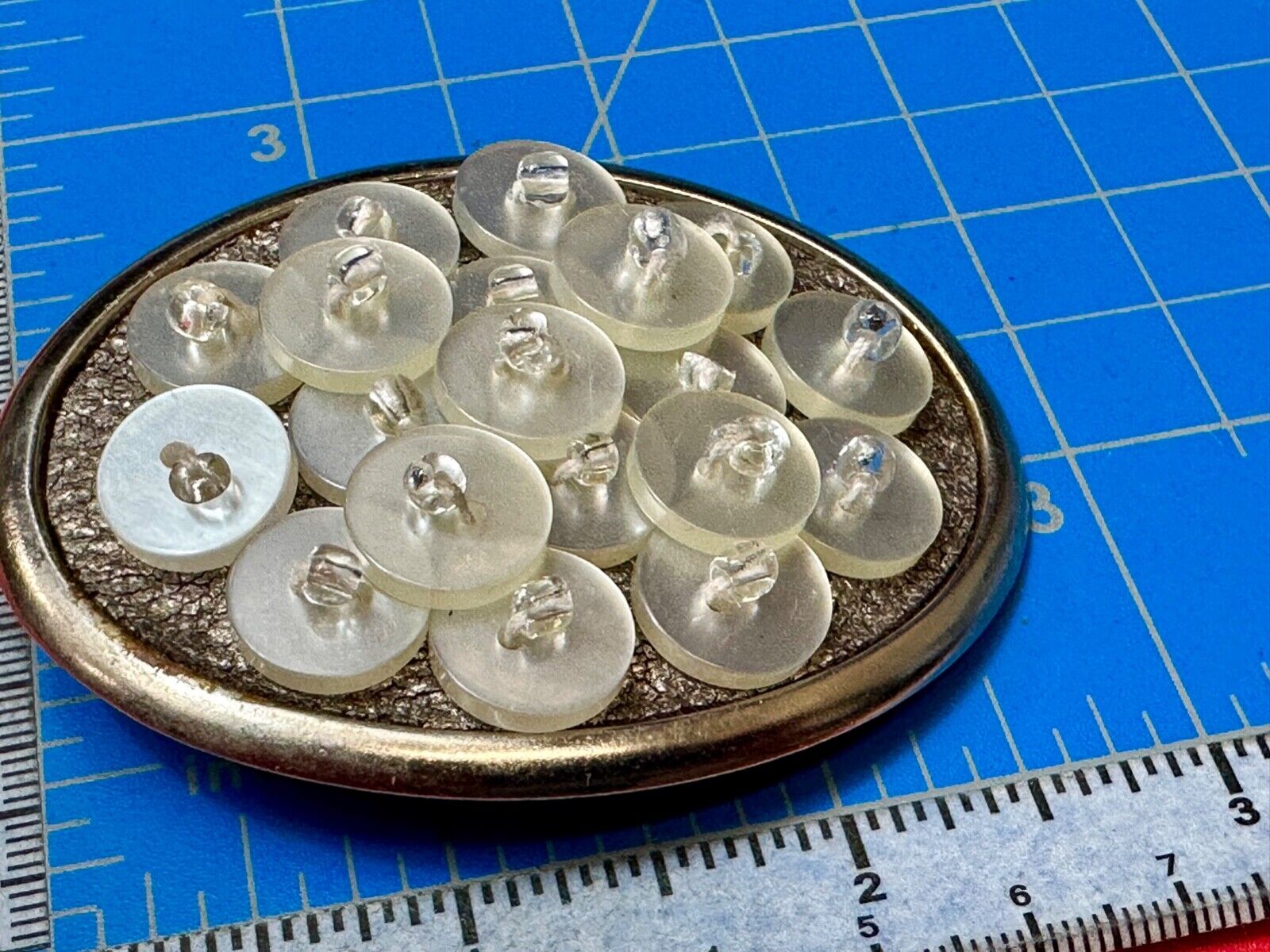 Artisan BUTTONS - seamstress silver tone oval belt buckle