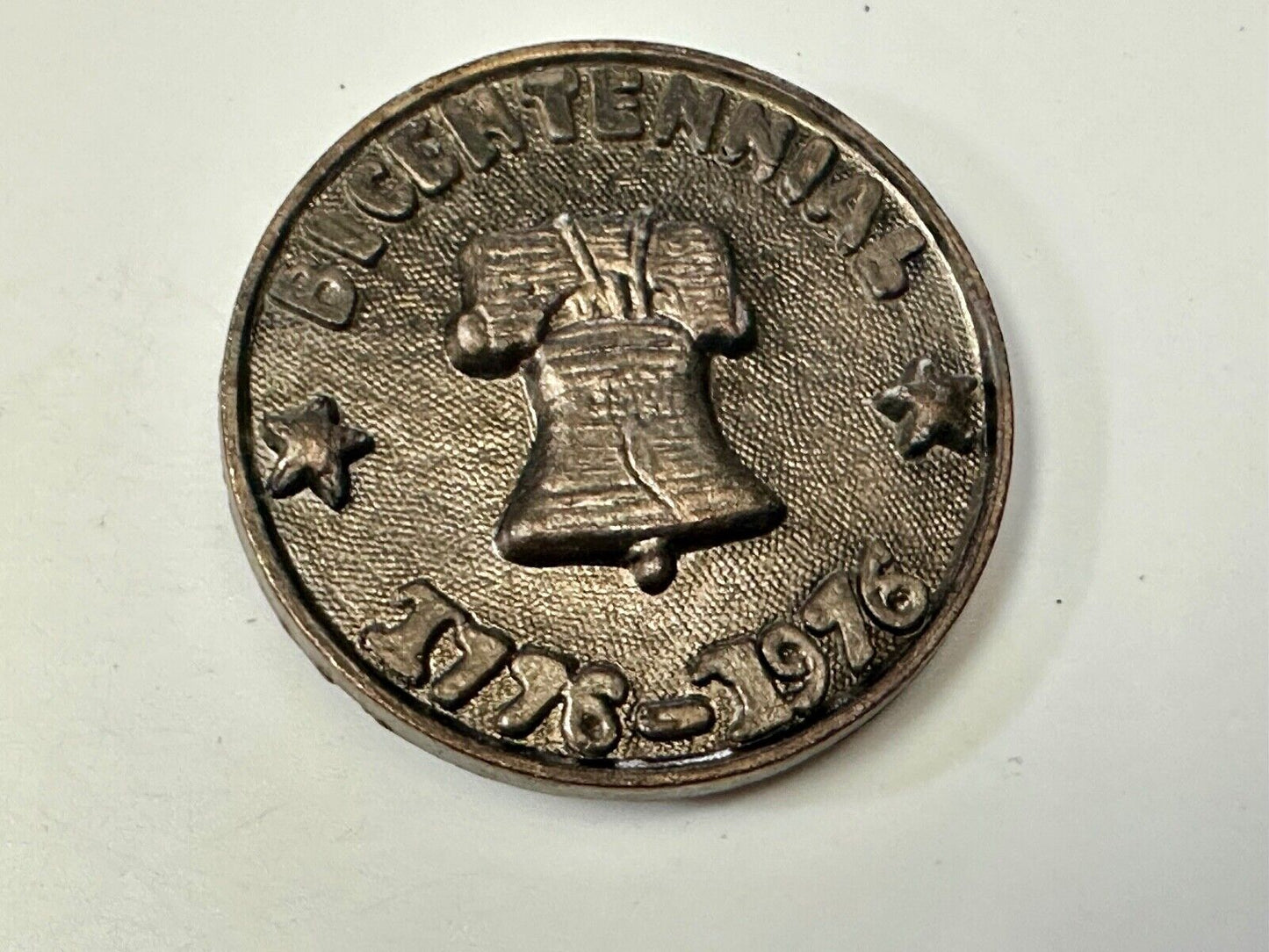 Vintage Liberty Bell Bicentennial 1976 round belt buckle