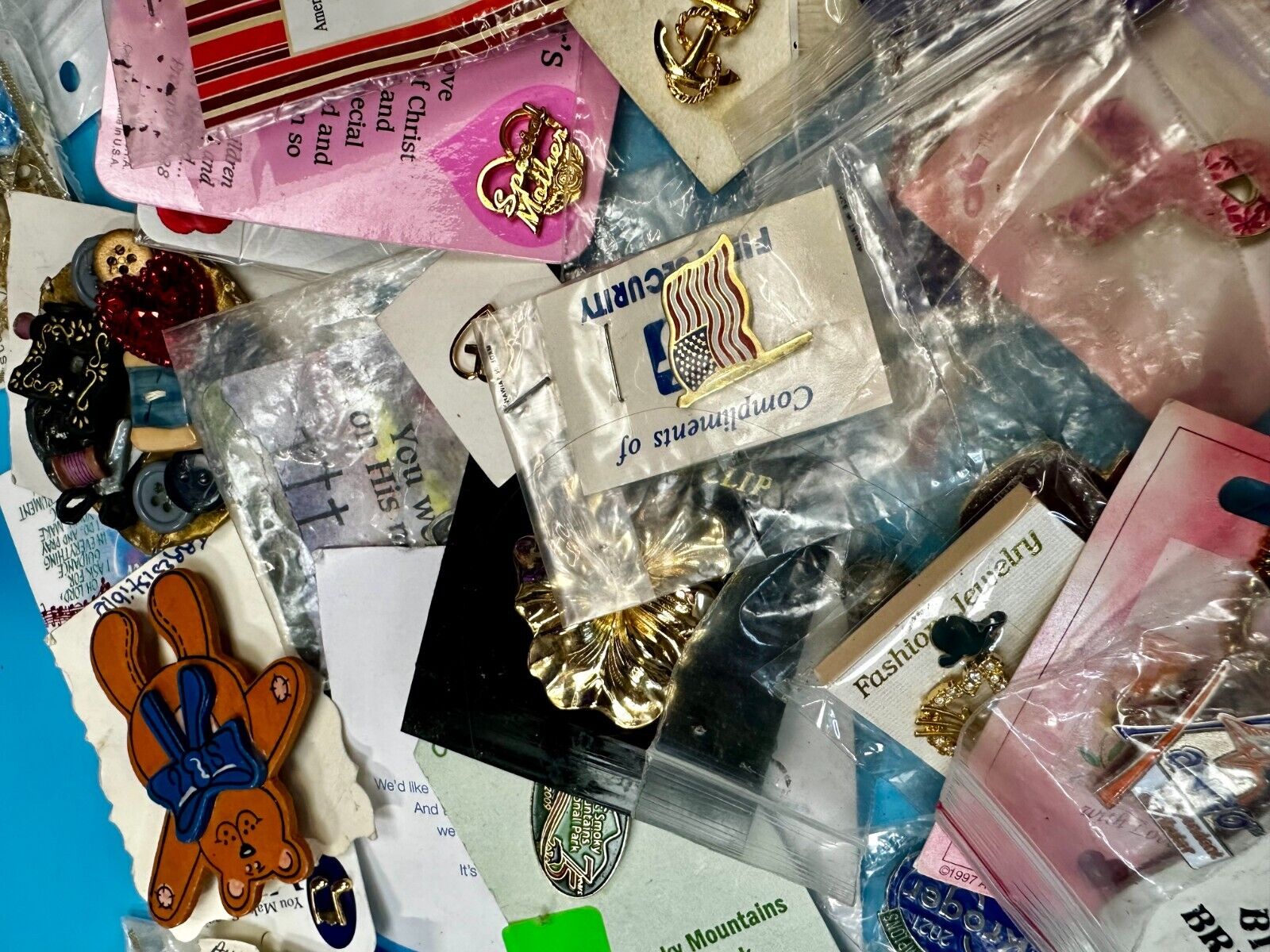 Vintage & Modern NOS Brooches & Pin's Resale Bulk Lot, Junk Drawer Grab Bag