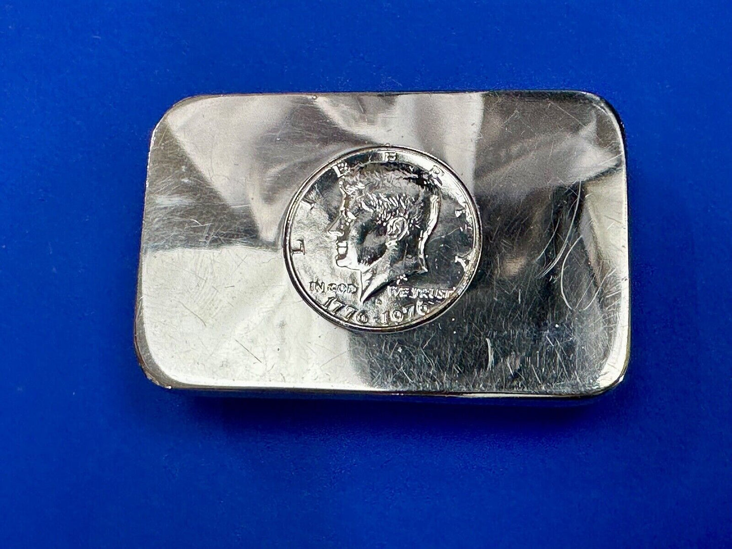 1776-1976 JOHN KENNEDY HALF DOLLAR BICENTENNIAL COIN IN SILVER TONE BELT BUCKLE