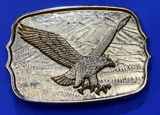Vintage AMERICAN EAGLE Majestically hunting flying over mountains belt buckle