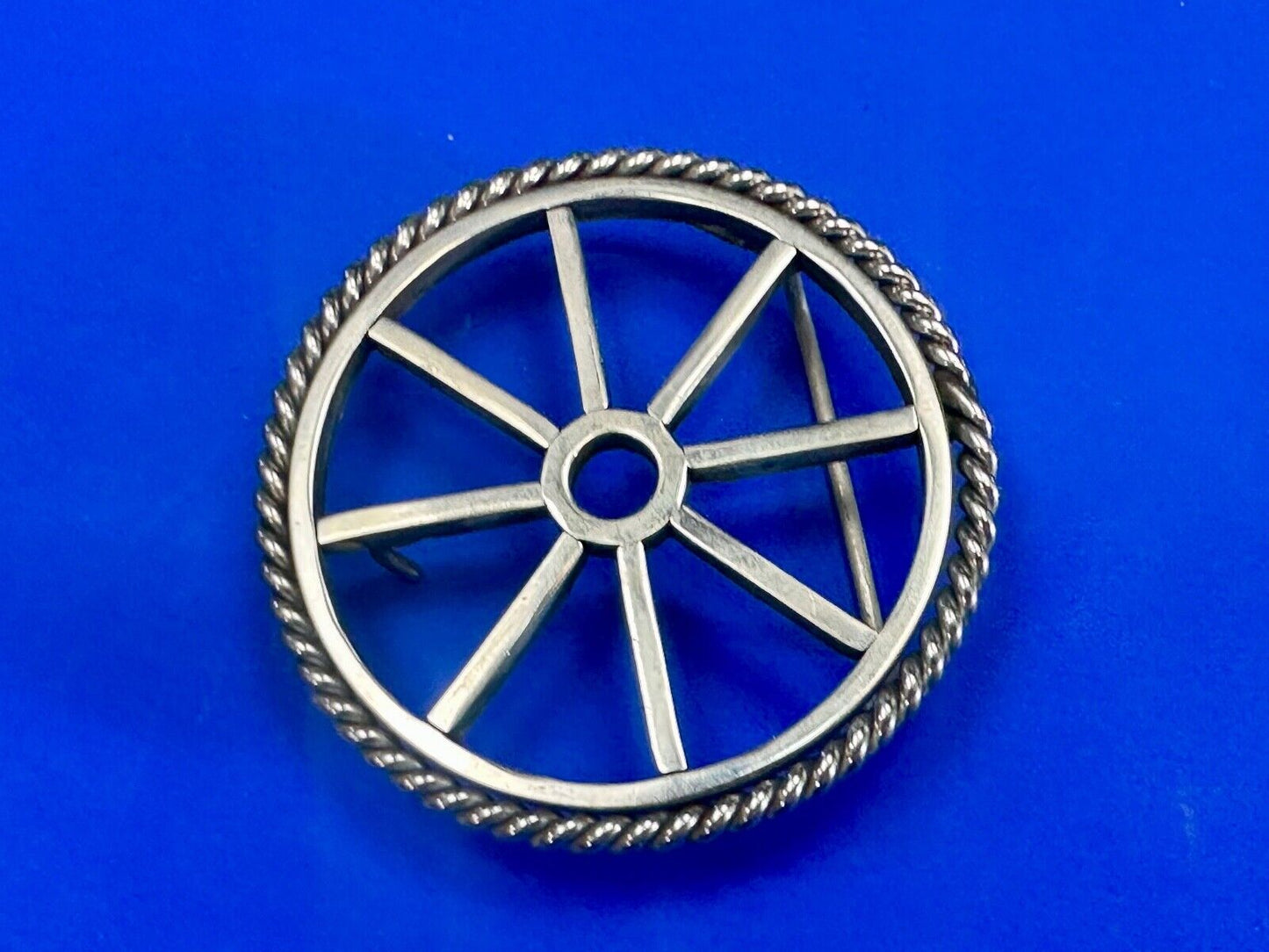 Unique Wagon Wheel Pattern Open Cut-Out Silver Tone 3" Artisan Belt Buckle