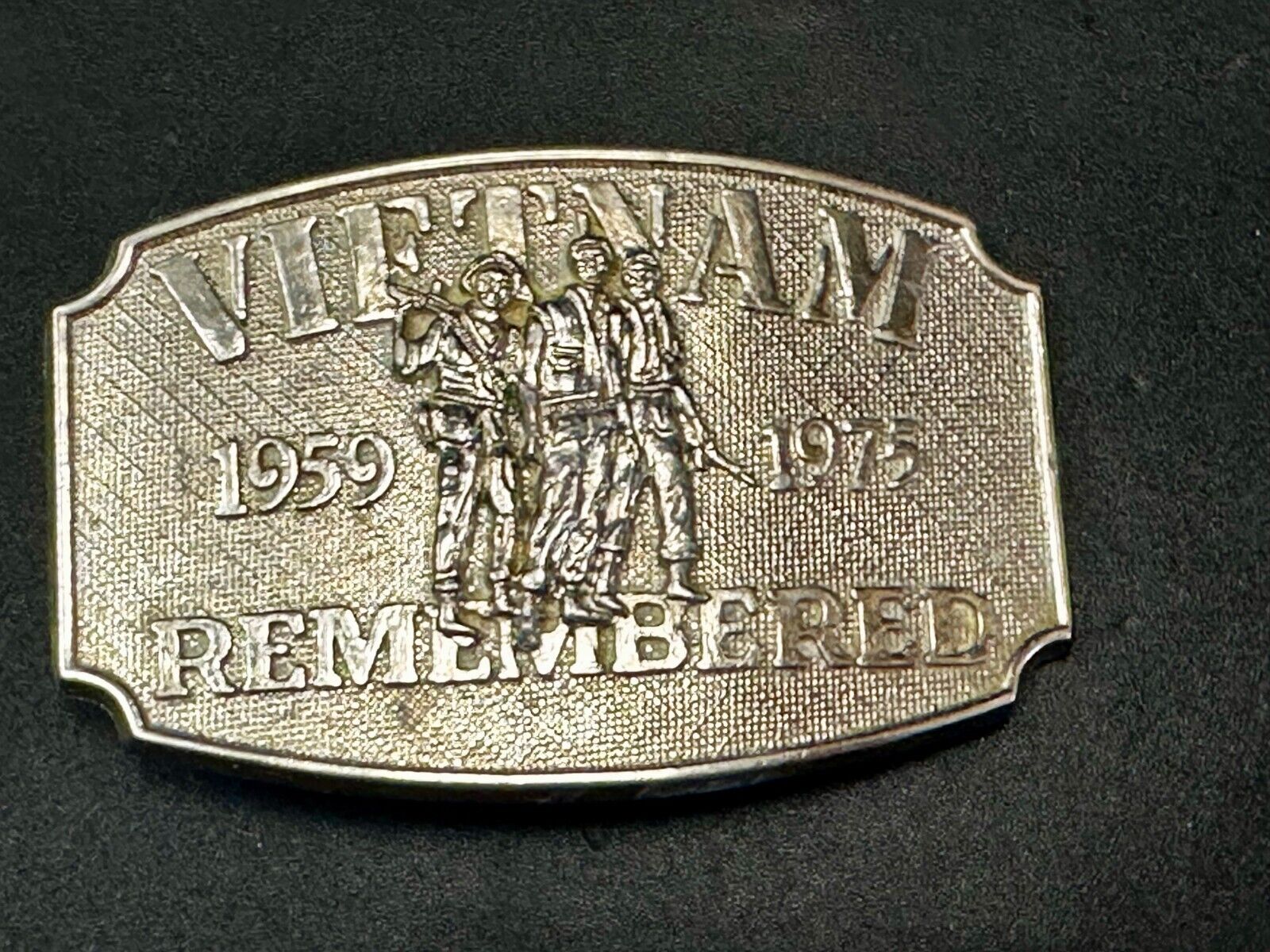 VIETNAM REMEMBERED War Veteran Veterans Patriotic Numbered Belt Buckle F.E. Hart