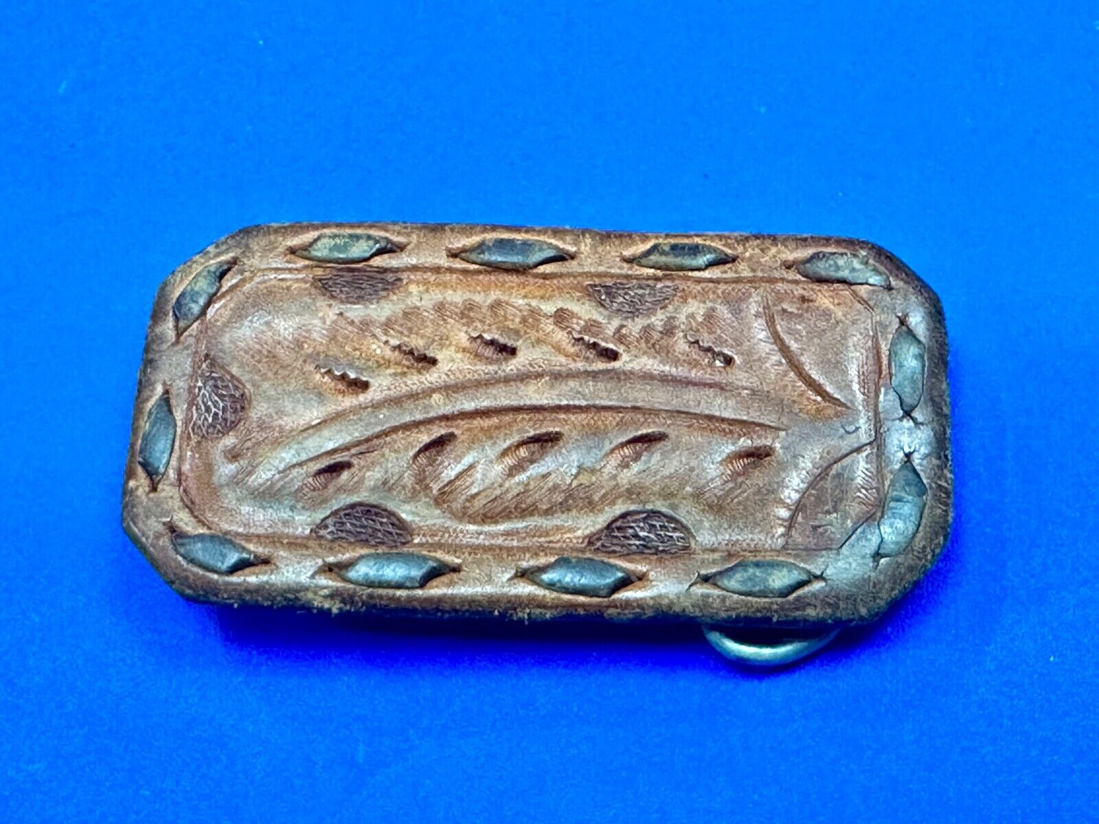 Vintage leaf pattern on stitched multi layer leather rectangular belt buckle