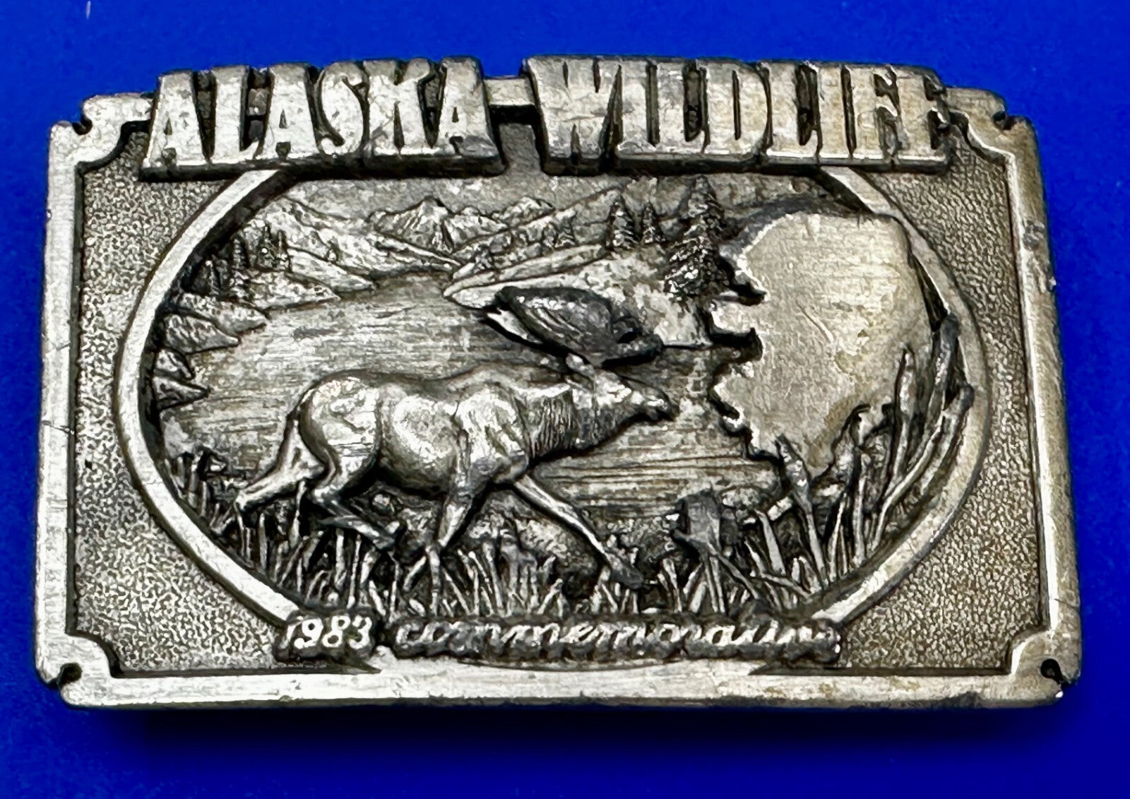 ALASKA WILDLIFE Animal Mountain Scene 1983 Commemorative Siskiyou Belt Buckle