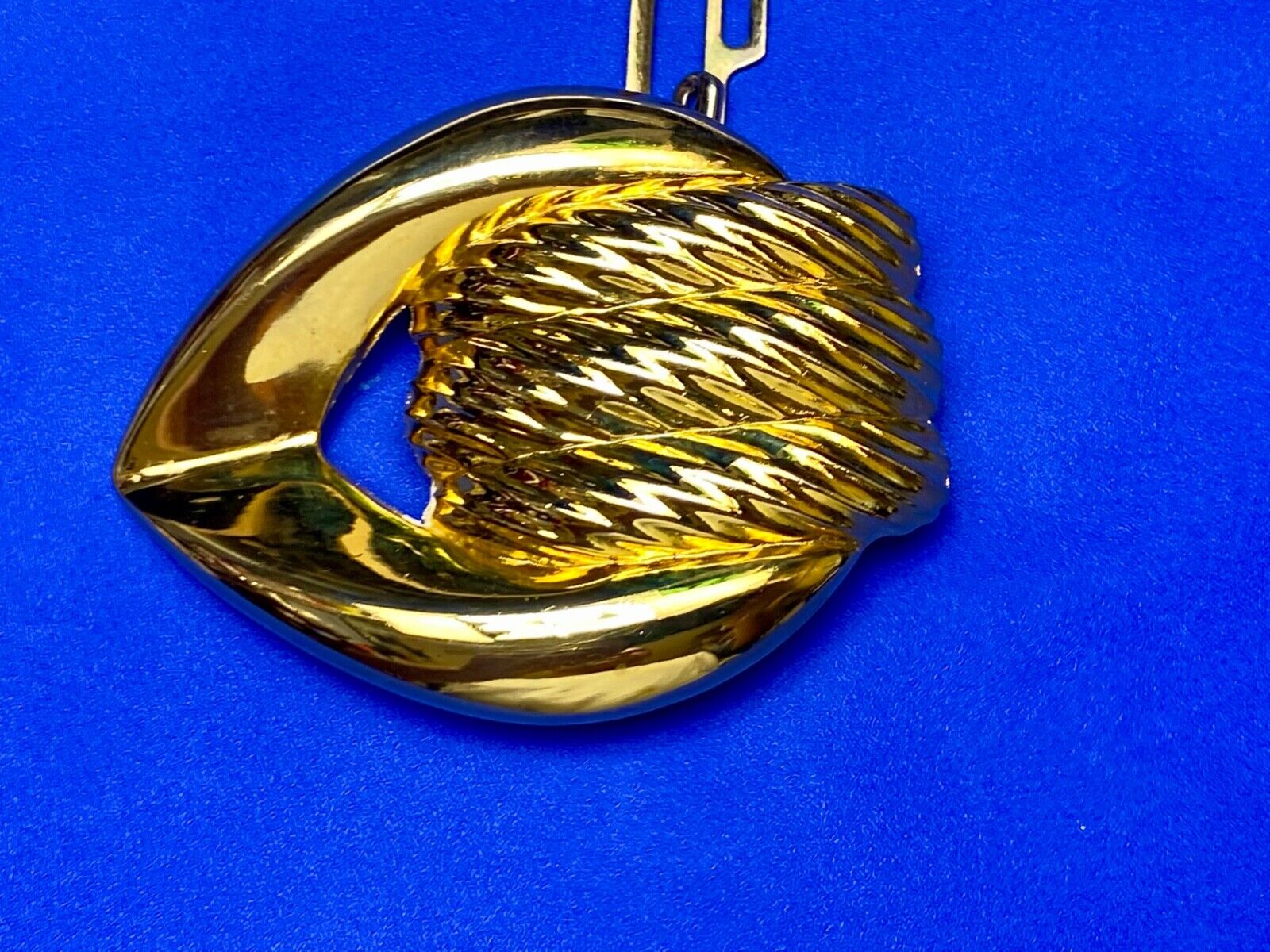 Vintage Day-Lor Signed Gold Tone Knot Theme Belt Buckle