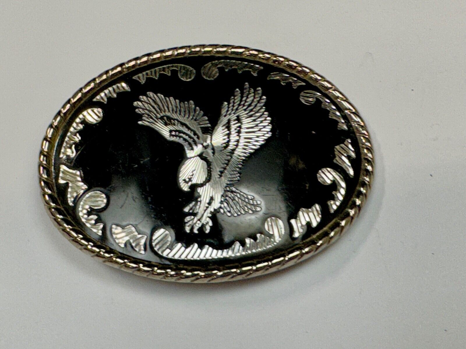 unique flying hunting diving EAGLE western Silver & black color belt buckle - W