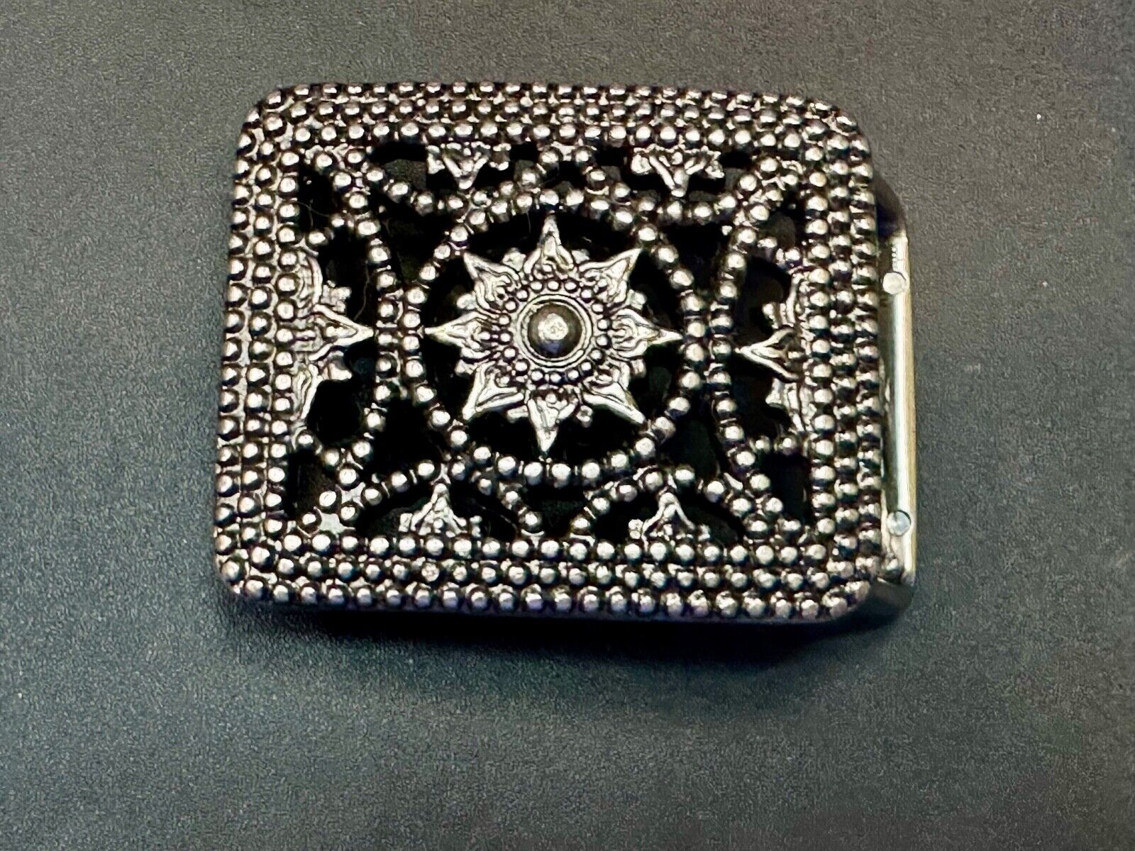 Antique dotted vintage style - modern see through belt buckle