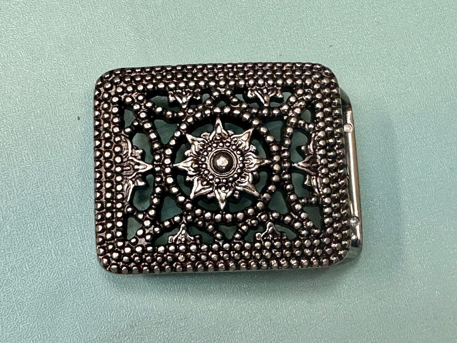 Antique dotted vintage style - modern see through belt buckle