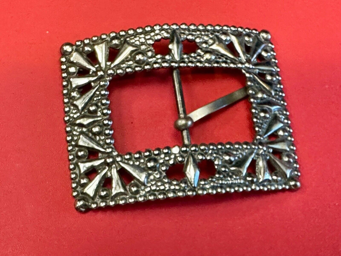 Antique silver color rectangular see through ornate belt buckle