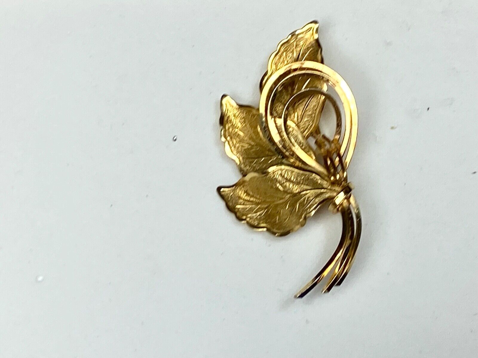 Vintage Etched Three Leaf Jewelry Gold Tone Brooch Pin Signed Turin?