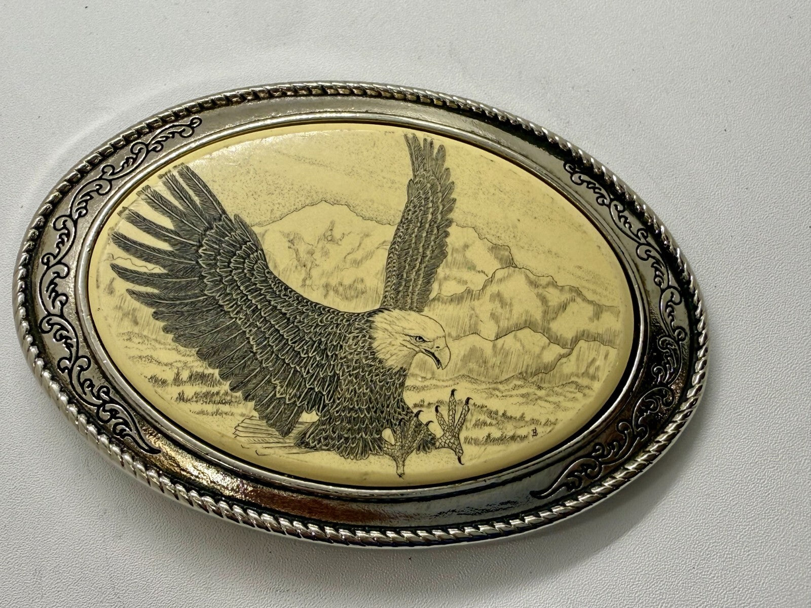 Bald EAGLE Spreading Wings Wildlife Scenery Scrimshaw Style Barlow Belt Buckle