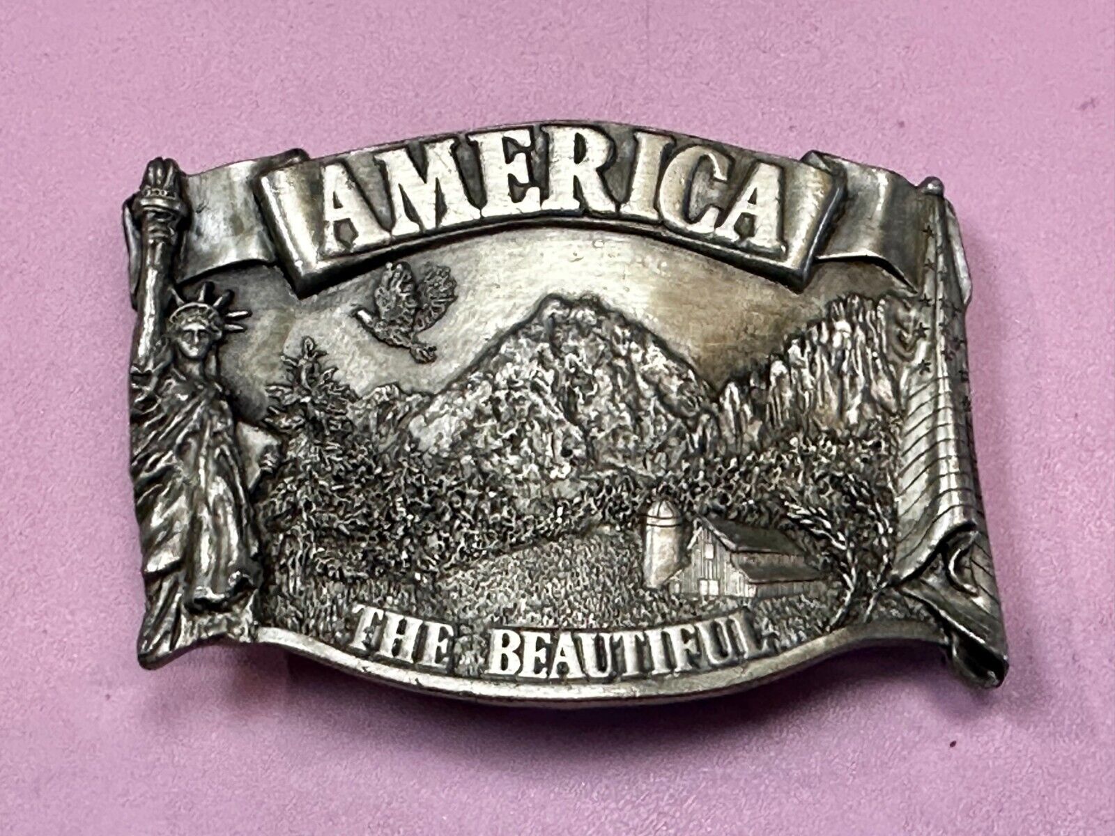 America The Beautiful USA Majestic Scenery -  1983 Bergamot Belt Buckle -O-L38