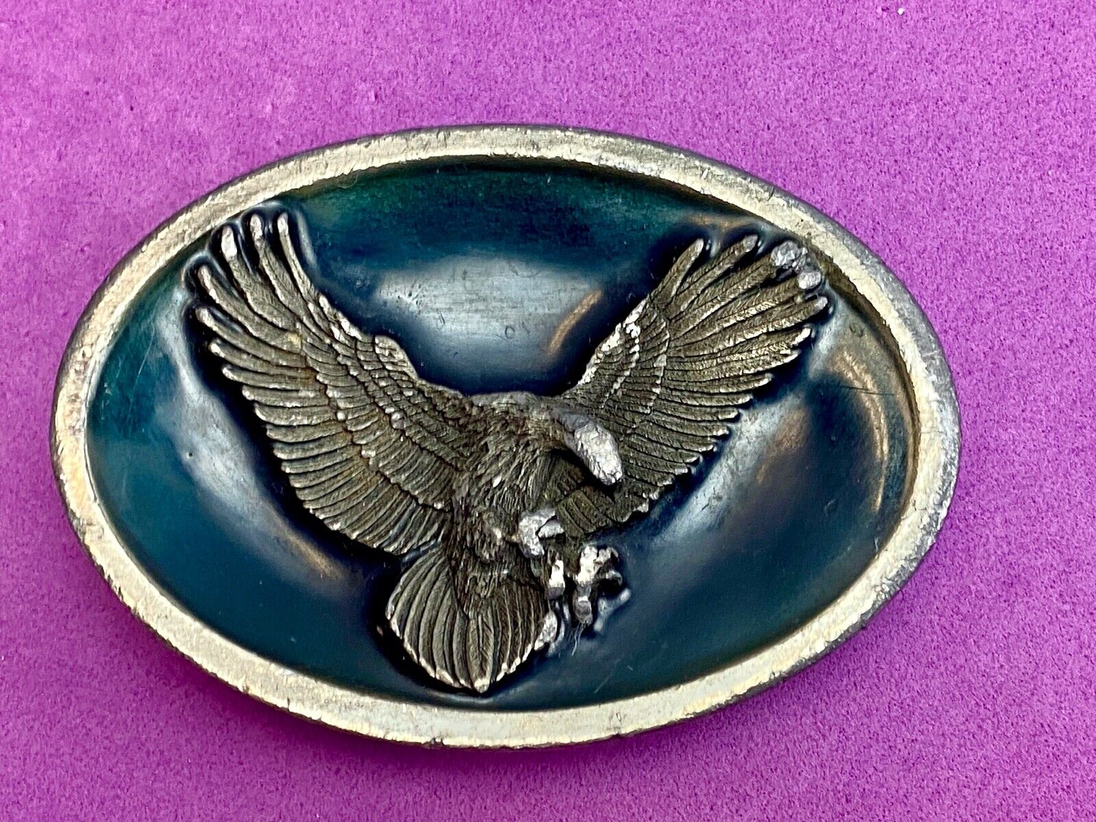 Vintage 1988 EAGLE FLYING HUNTING LANDING 3D BERGAMOT BUCKLE CO MAKER Z-45
