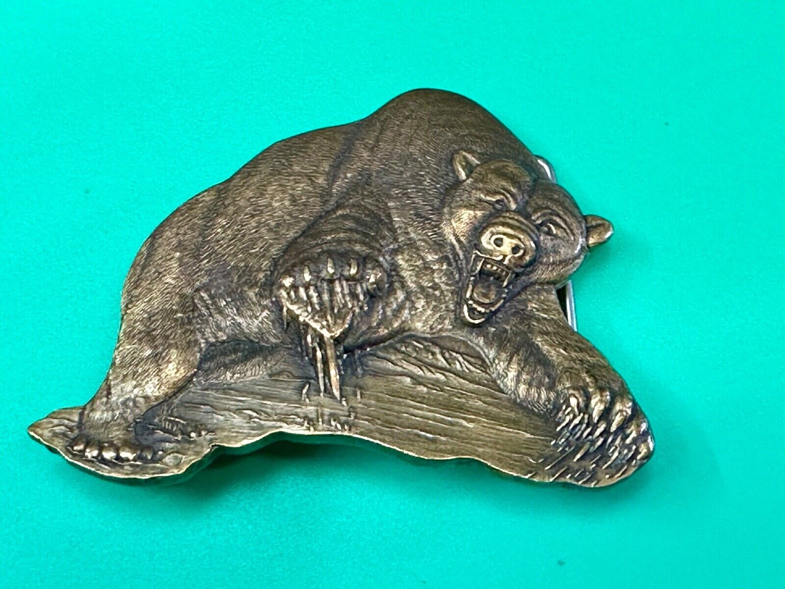 Attacking Grizzly BEAR - Paw reaching out 3D figural belt buckle